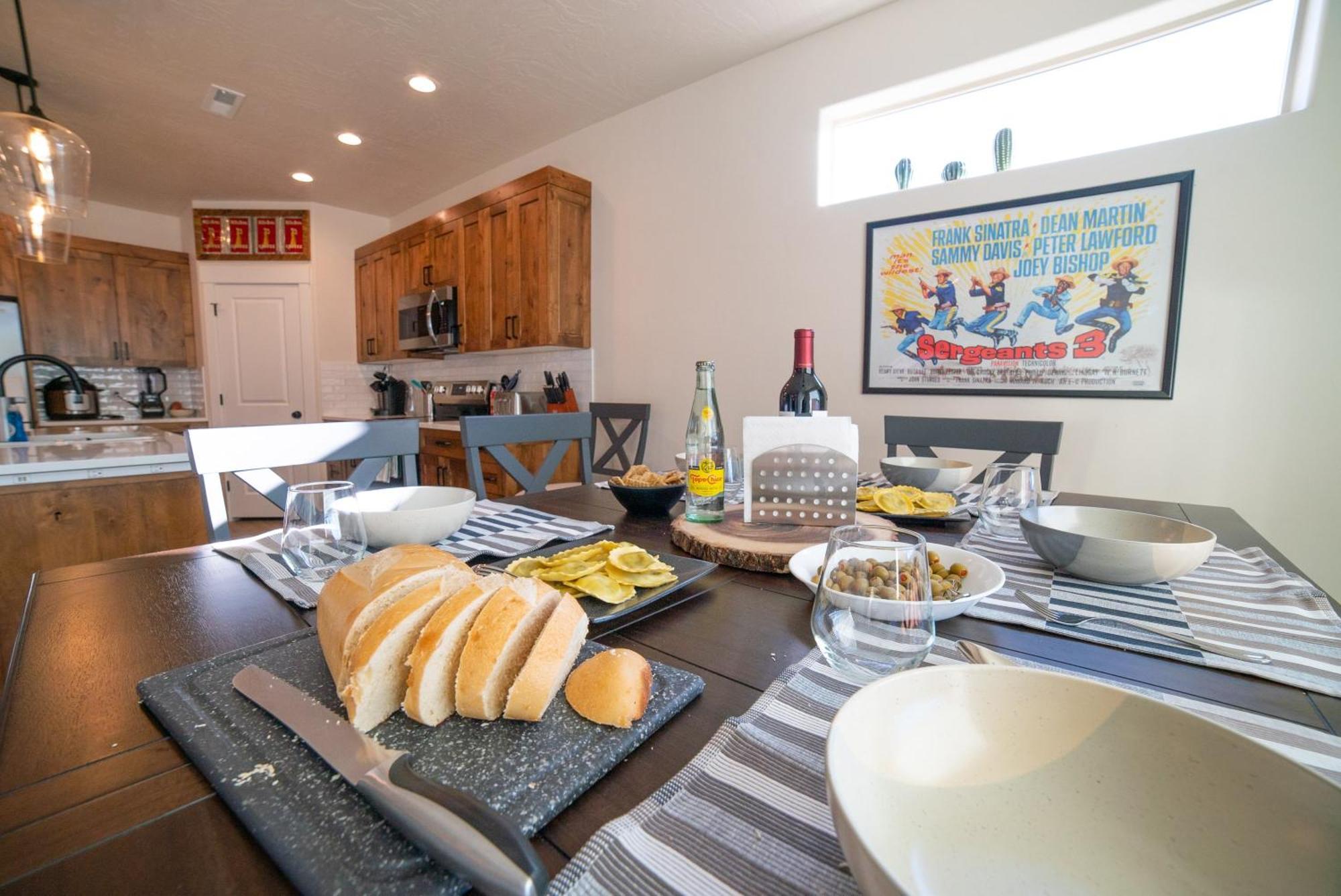 Hollywood Hangout - New West Properties Kanab Exteriör bild